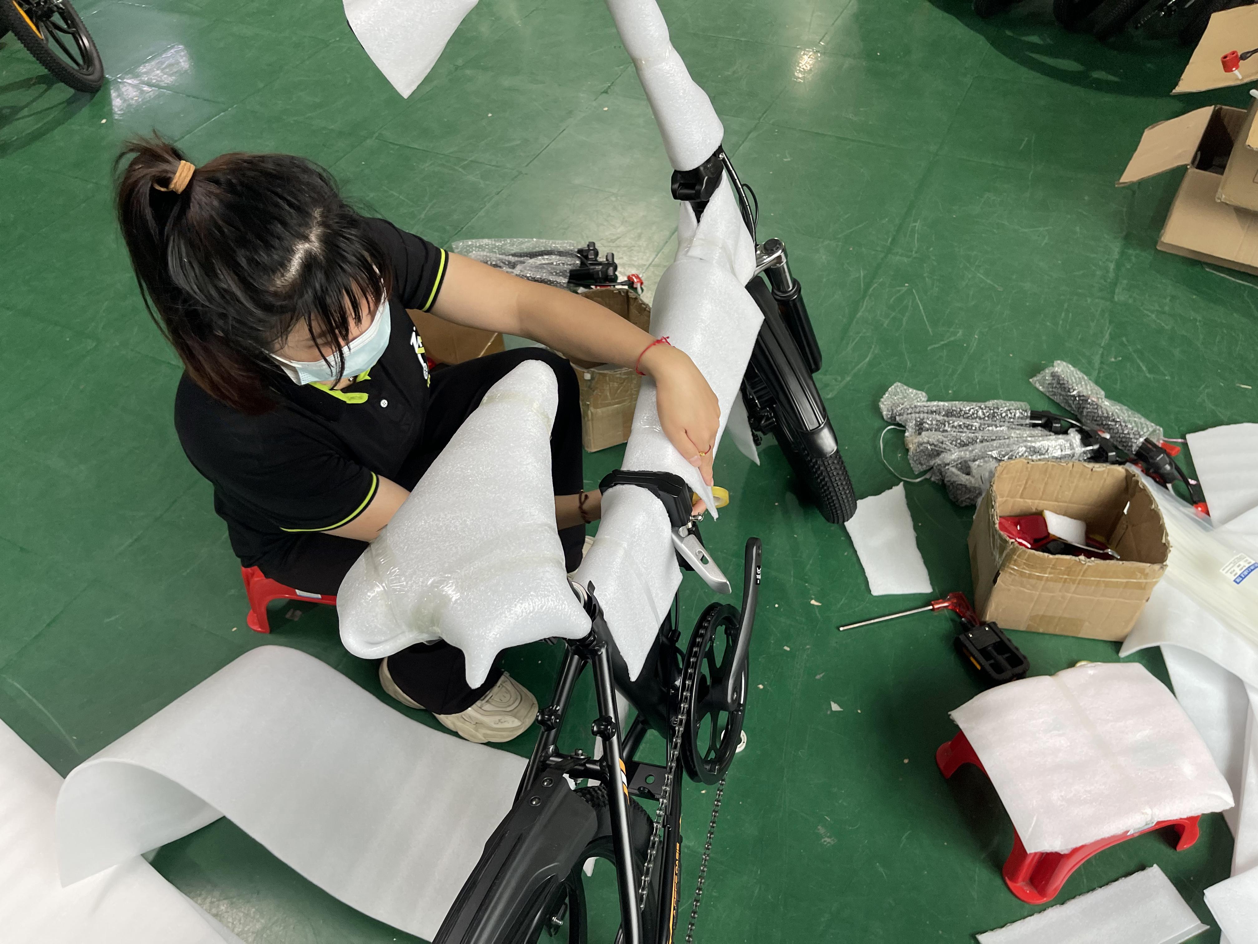 The workers are packing 1